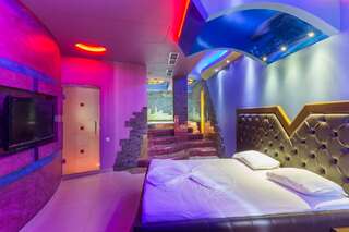 Отель Green Palace Hotel Ереван Улучшенный люкс с гидромассажной ванной-3