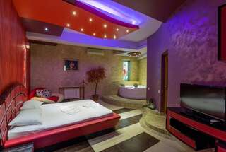 Отель Green Palace Hotel Ереван Улучшенный люкс с гидромассажной ванной-5